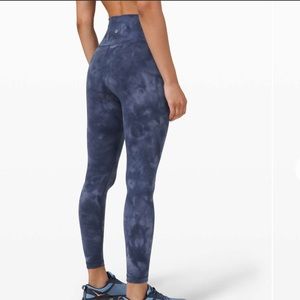 Wunder Train High-Rise Tight 25" *Diamond Dye
Diamond Dye Shade Naval Blue
